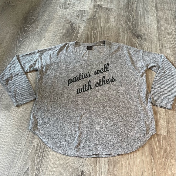 Free Press Small Heather Grey Long Sleeve Statement Womens Party Tee Shirt - Picture 2 of 6